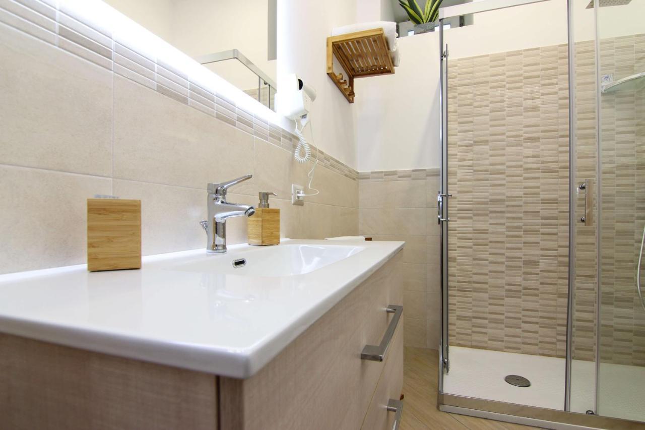 Four White Apartments อาเจโรลา ภายนอก รูปภาพ