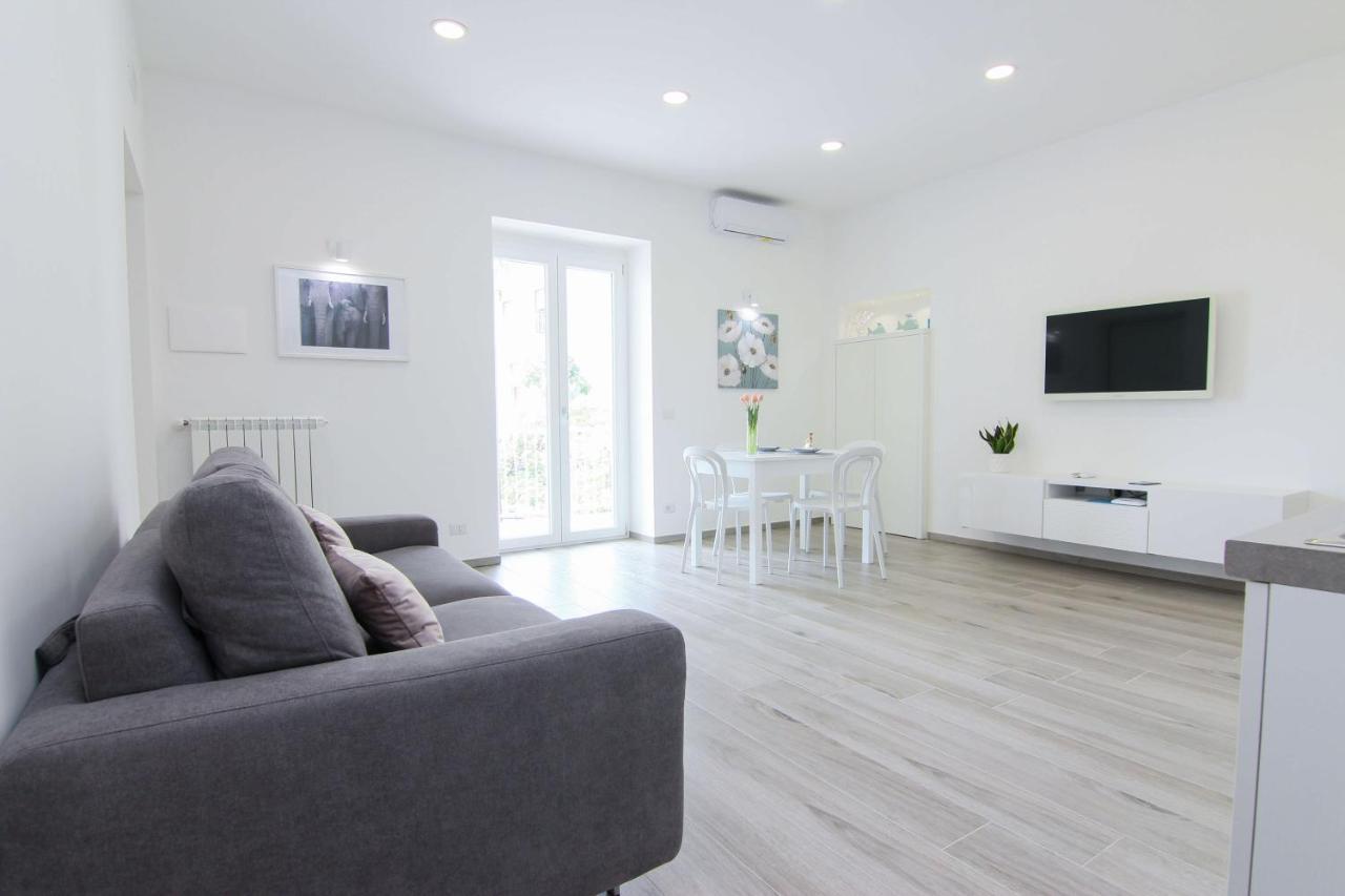 Four White Apartments อาเจโรลา ภายนอก รูปภาพ