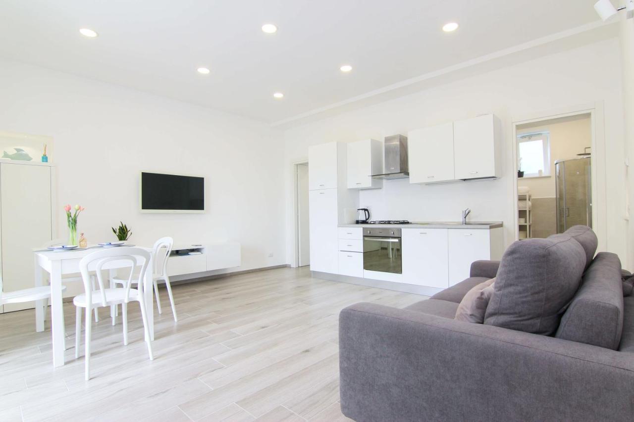 Four White Apartments อาเจโรลา ภายนอก รูปภาพ