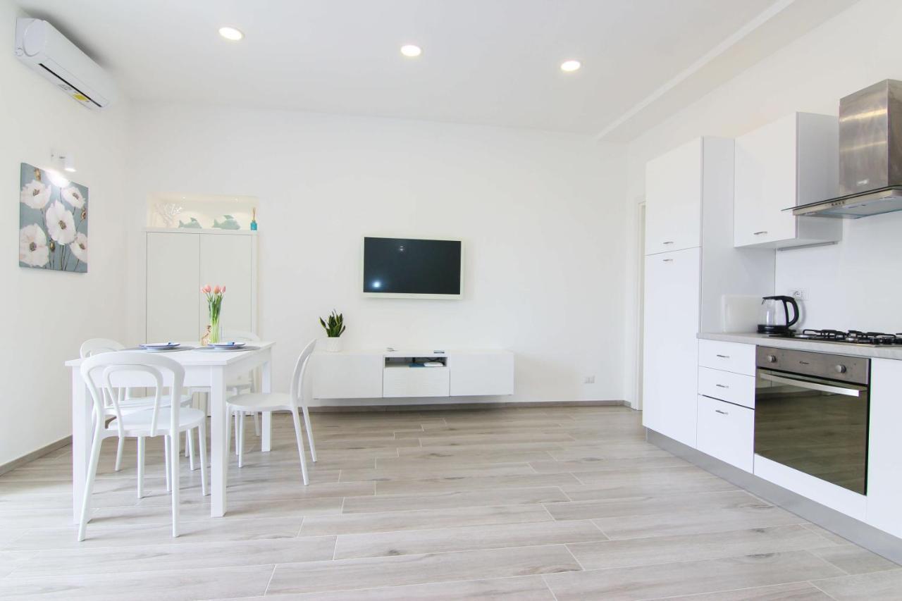 Four White Apartments อาเจโรลา ภายนอก รูปภาพ