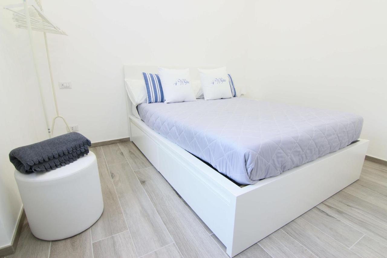 Four White Apartments อาเจโรลา ภายนอก รูปภาพ