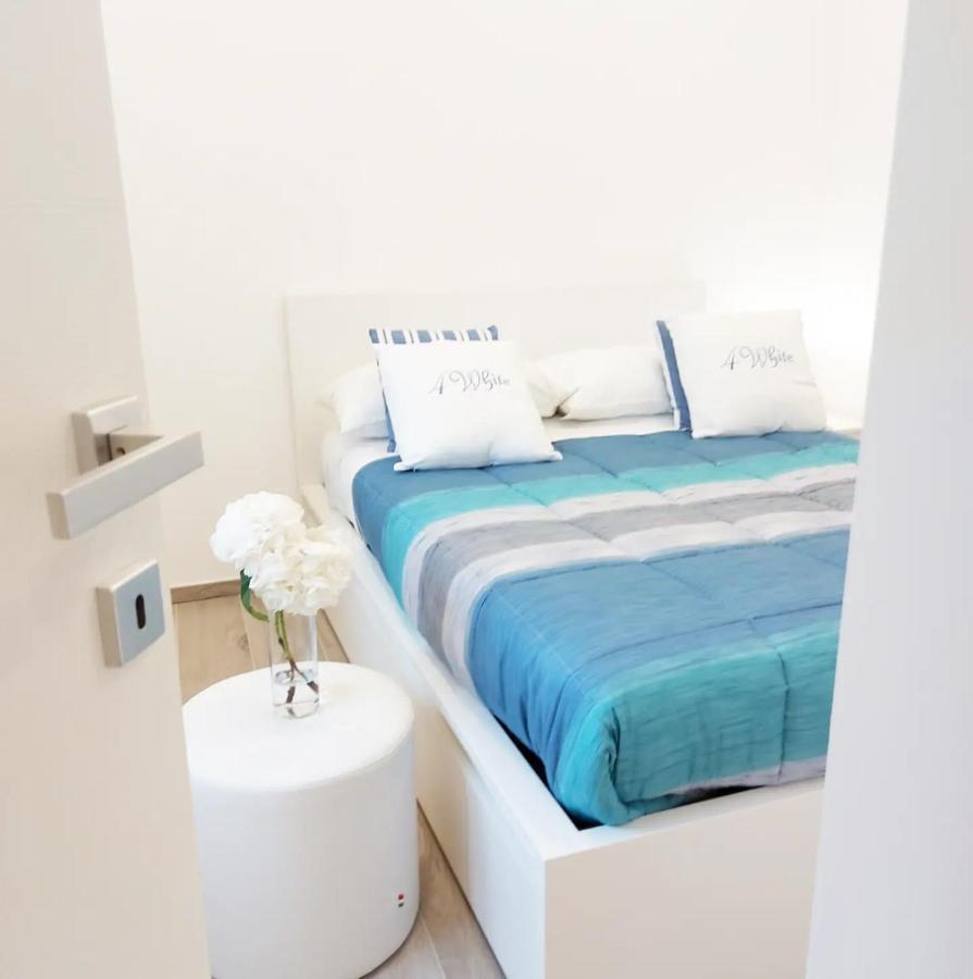 Four White Apartments อาเจโรลา ภายนอก รูปภาพ